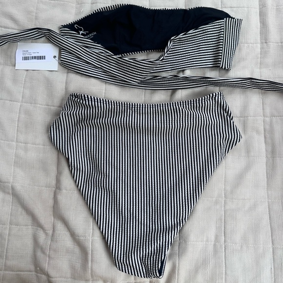 Zonarch ~ set Coco Top and Laetitia Bottom, both XS in Stripe (black and white) - Picture 6 of 9